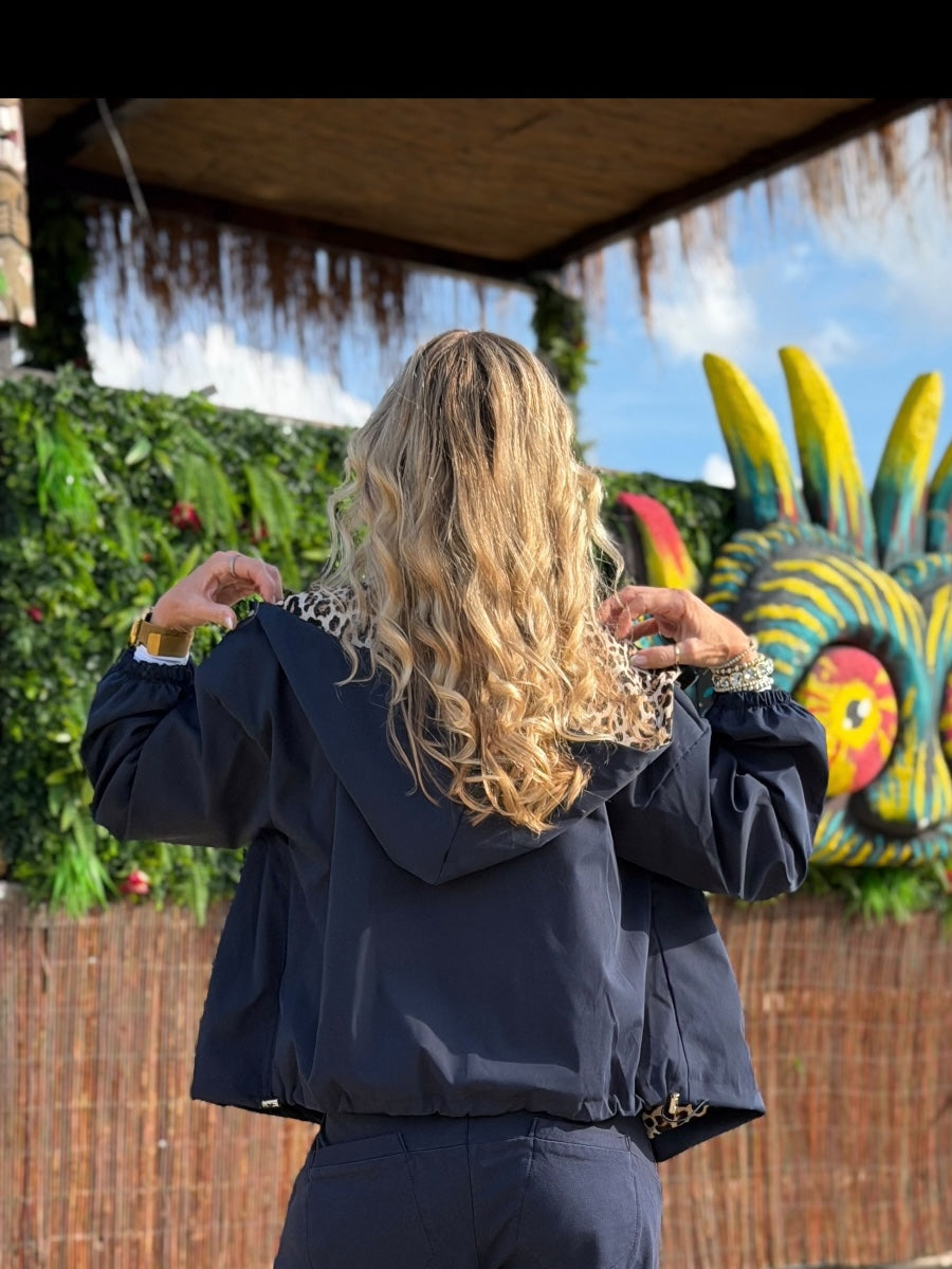 Leo-Jacke mit Kapuze