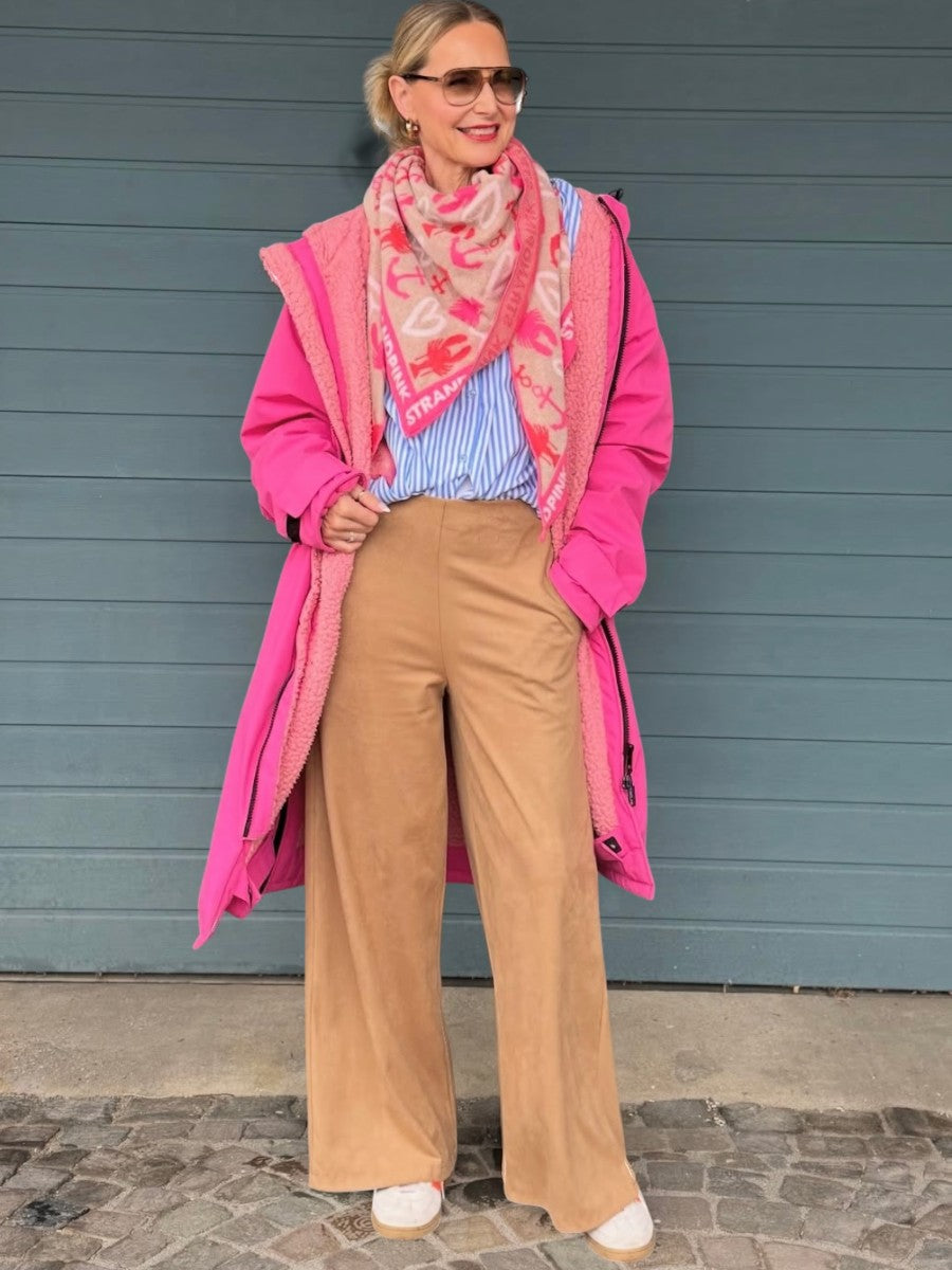 Story Mantel Change Robe