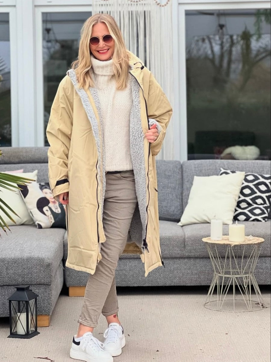 Story Mantel Change Robe