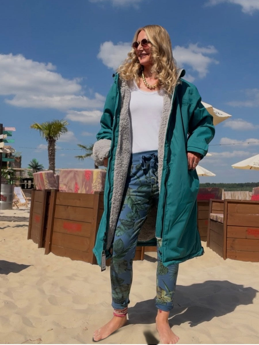 Story Mantel Change Robe