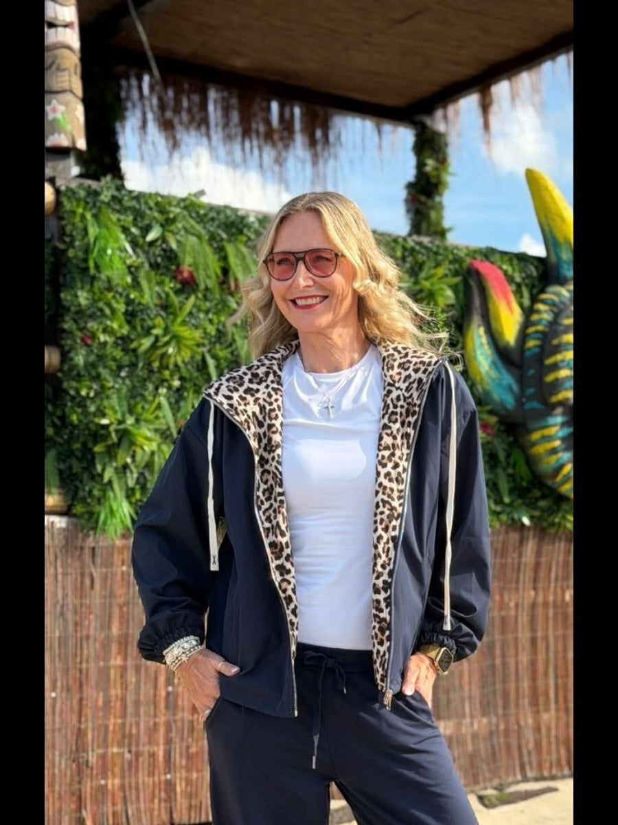 Leo-Jacke mit Kapuze